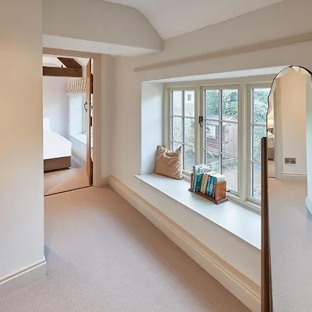 Host & - The Cobbles Holiday home *